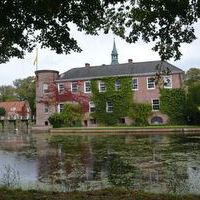 <p>Wasserschloss mit Schlosspark in L&uuml;tetsburg</p>
<p>&nbsp;</p>